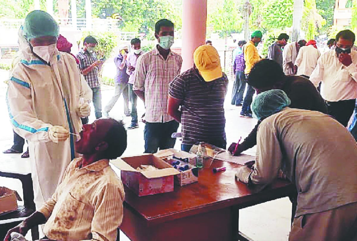 heavy crowd gathering in health centers for Covid Test due to Panchayat election