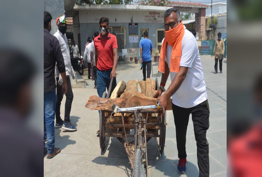 Coronavirus in Haridwar News: Many People Help for Covid Dead Patient Funeral Photos