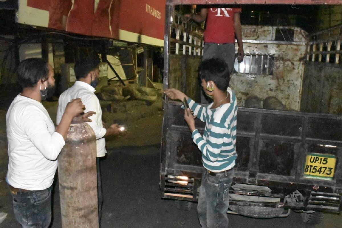 The oxygen plant at Bijauli in Meerut is crowded with family members and see photos