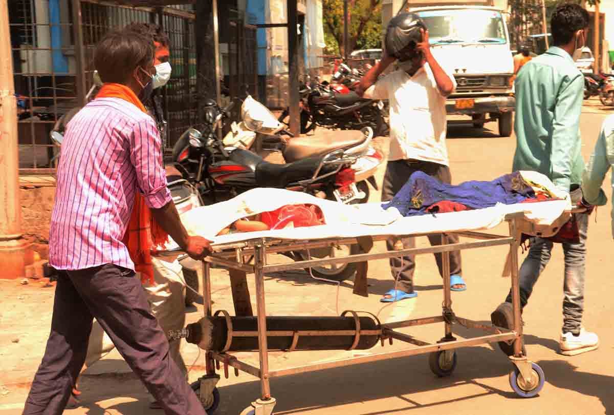Thieves active in oxygen plants, stealing patients' oxygen cylinders