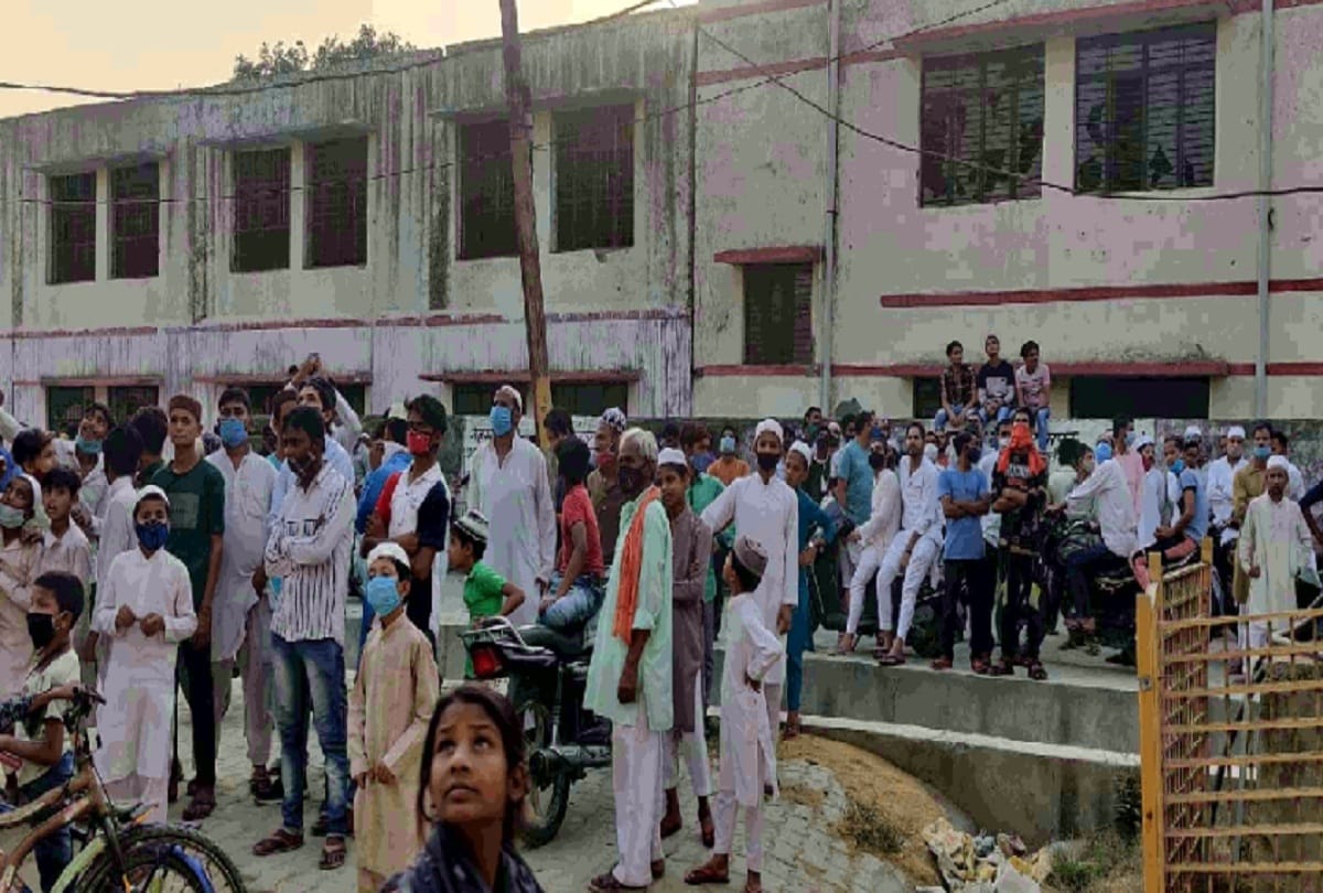 Young man climbed tower with innocent child for arrest of wife's lover in moradabad