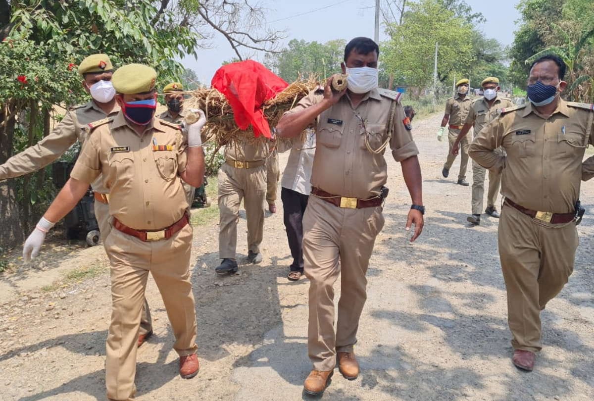 Police funeral of young man after family move due to coronavirus in siddharthanagar