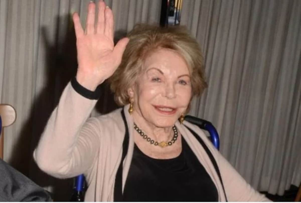 Film director KV anand Passed away and Arjun Gowda drove ambulance for covid patients