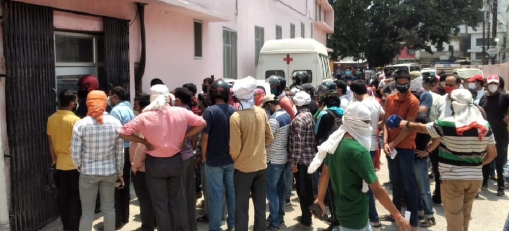 Negligence in vaccination, youth furious over the minister of state in varanasi
