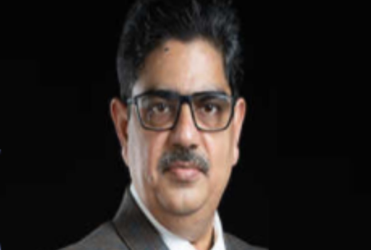 transforming leadership award to lucknow university VC.