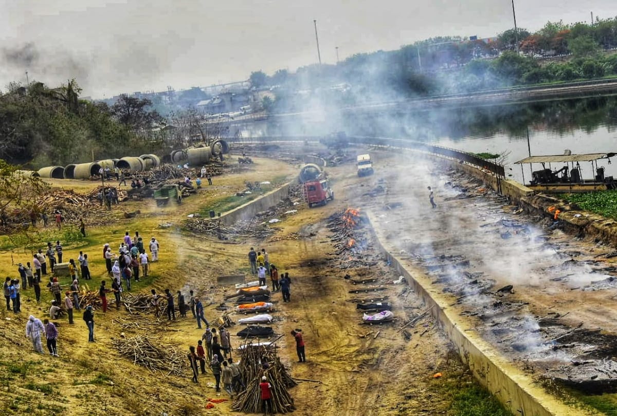 Number of bodies are big but relatives are less in Baikunthdham in Lucknow.