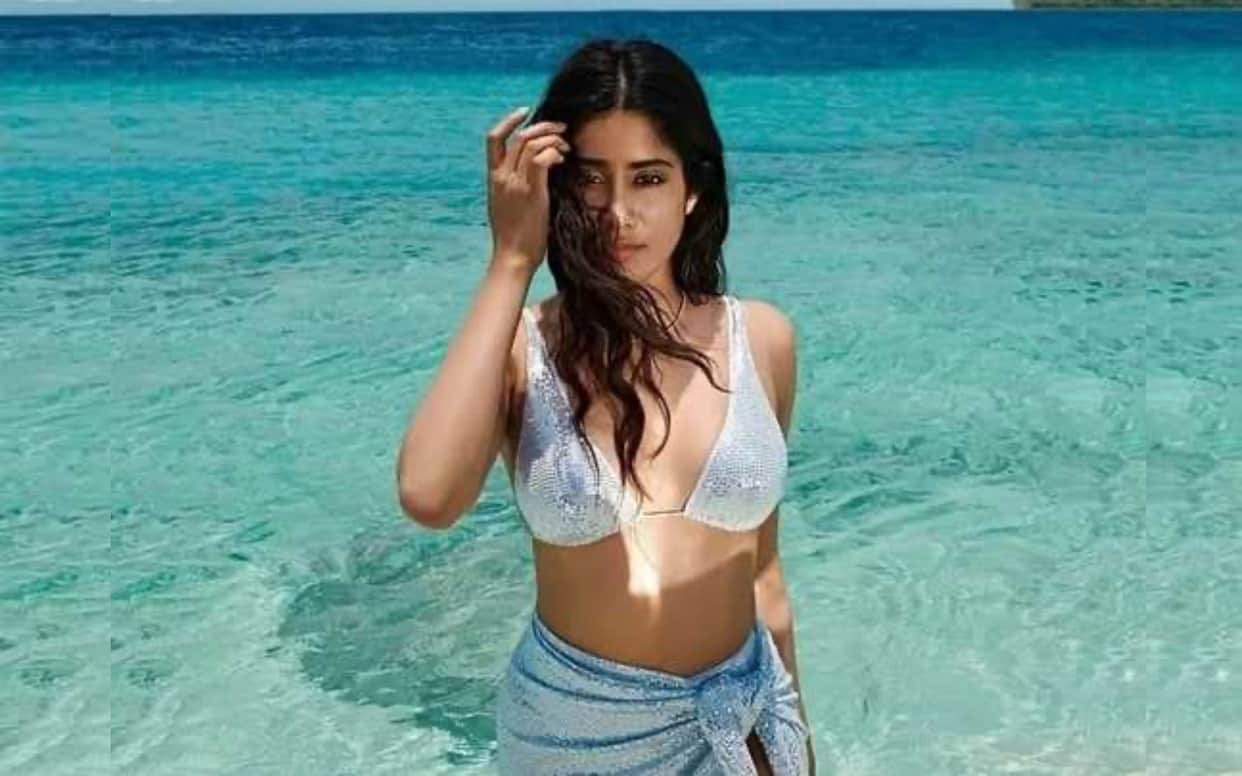 janhvi kapoor in bold look with someone special in hindi