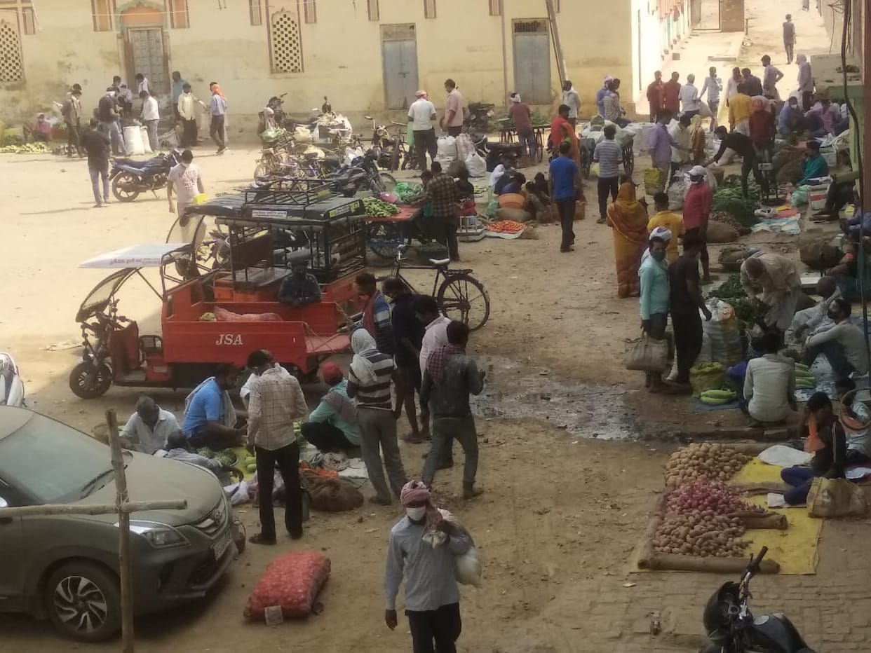 Impact of lockdown, shops closed, crowd at vegetable sale site missing in Azamgarh