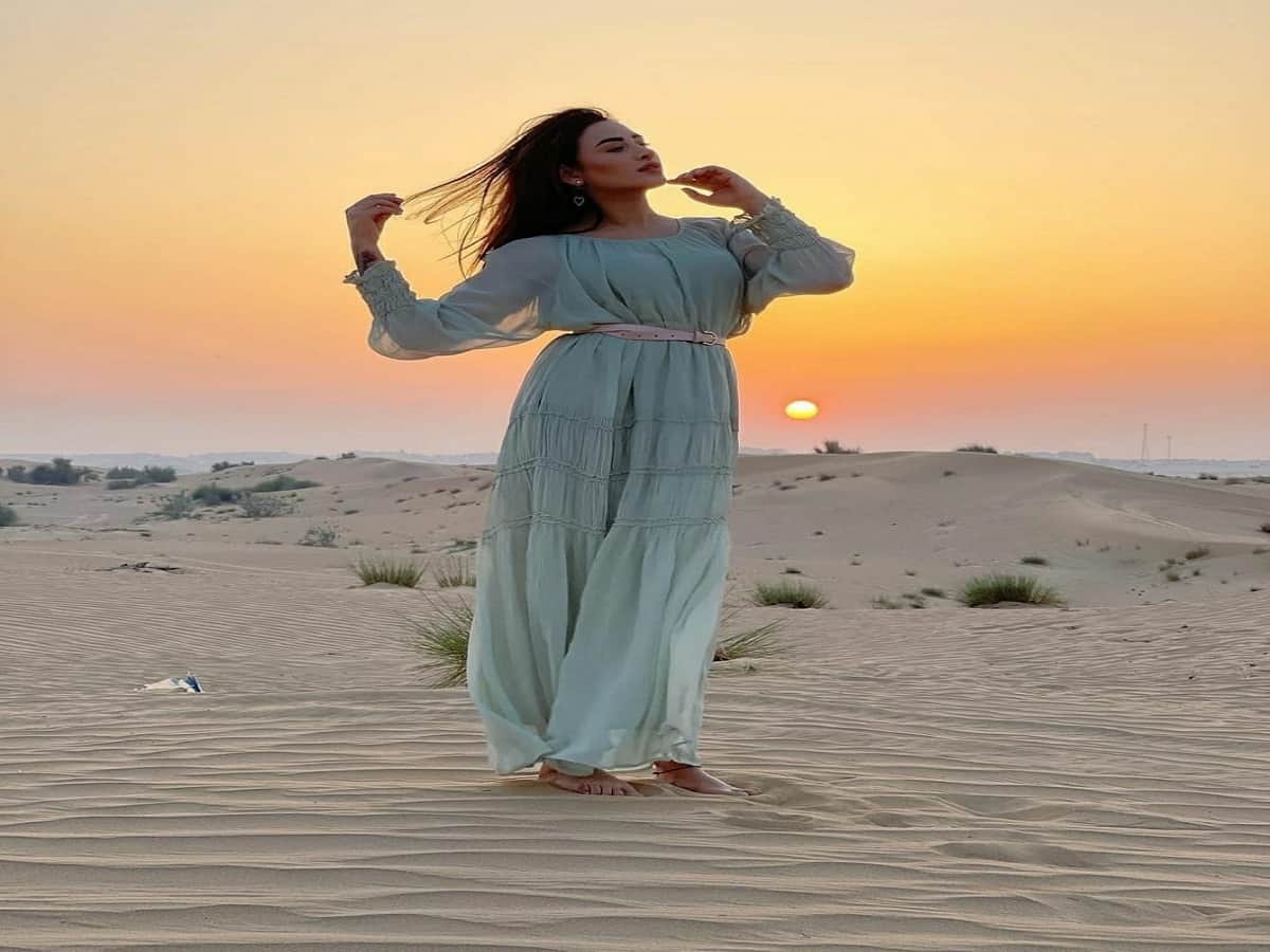 mahira is looking beautiful in new photos in hindi