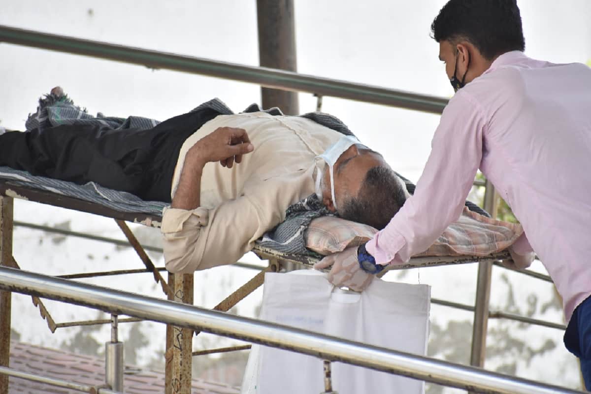 Corona: Patients are not getting treatment in Medical College of Meerut and see photos