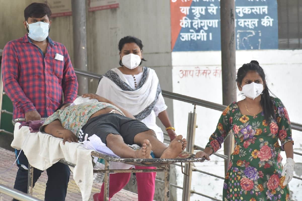 Corona: Patients are not getting treatment in Medical College of Meerut and see photos
