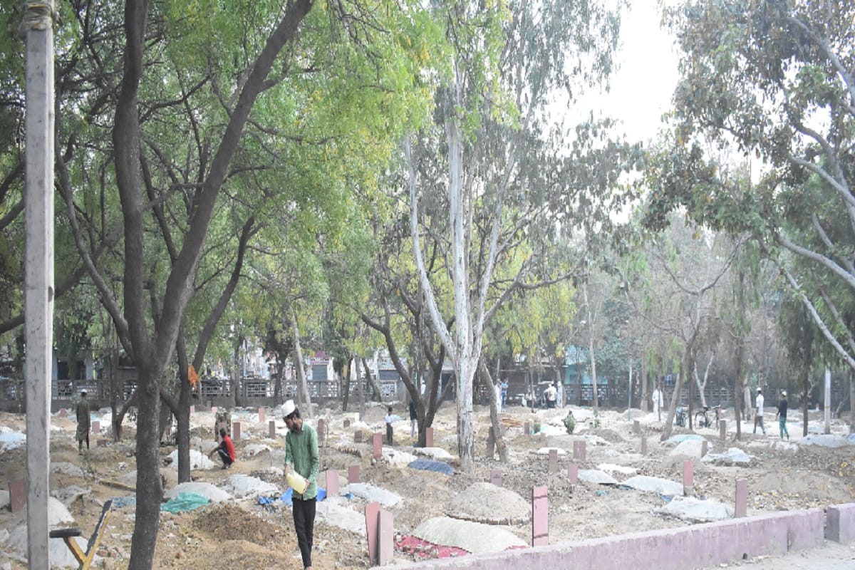 in anticipation of third wave of corona the search for land for cemetery started in delhi