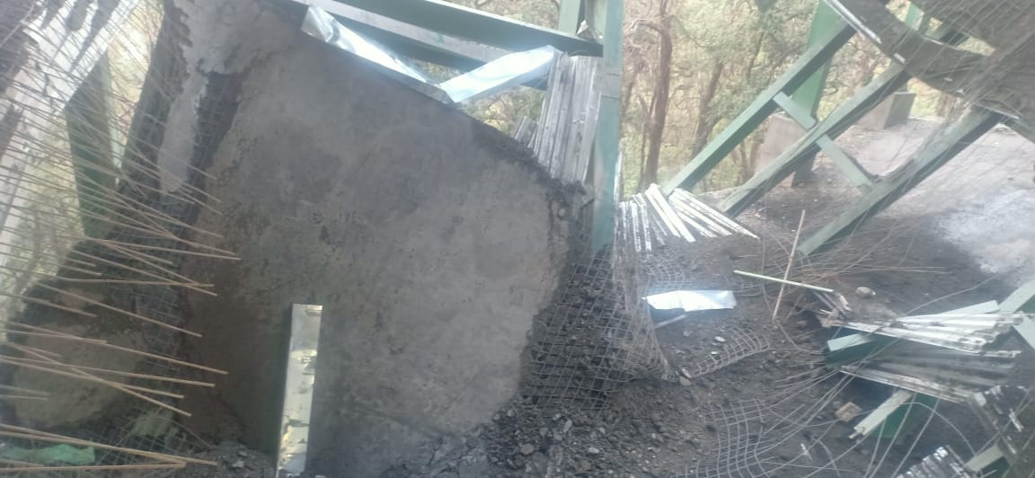 uttarakhand news : mussoorie under constrction parking linter fallen