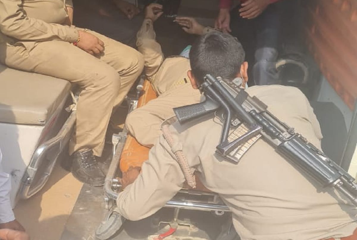 Truck hits car of convoy of Deputy Chief Minister Keshav Prasad Maurya in pratapgarh up