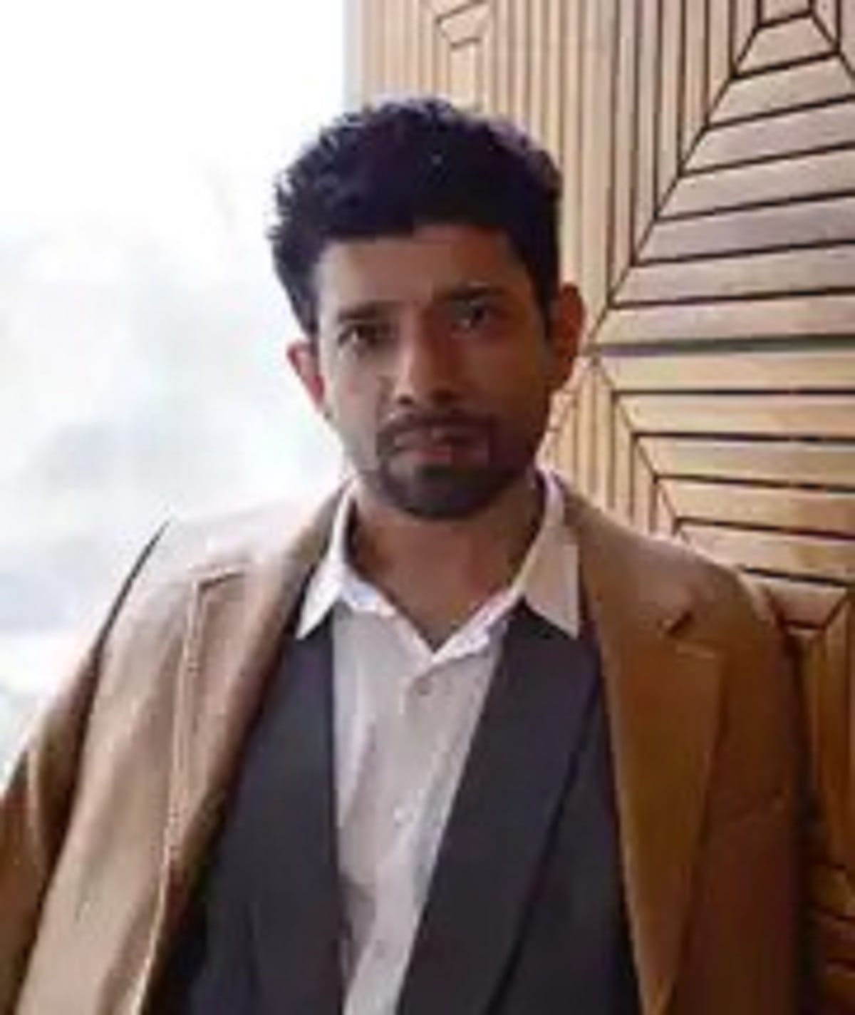 Bollywood boxer is adding breath, help is being provided through social media even after corona gets infected