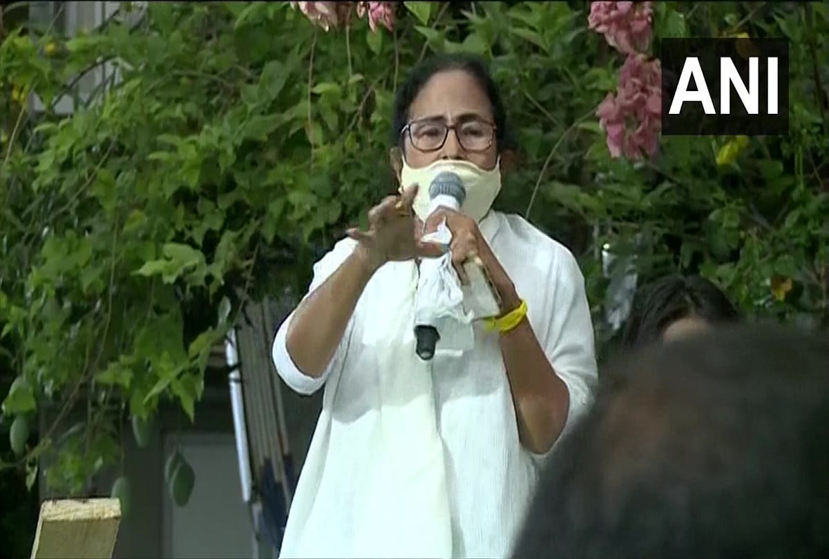 mamata banerjee younger brother died due to covid on saturday corona pandemic