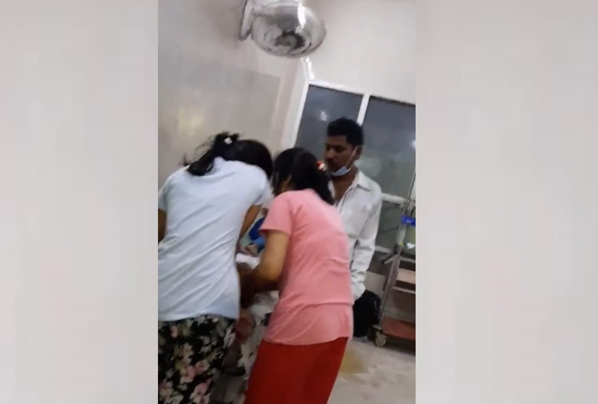 Daughters blow air in their mothers mouth to save her life in Bahraich.