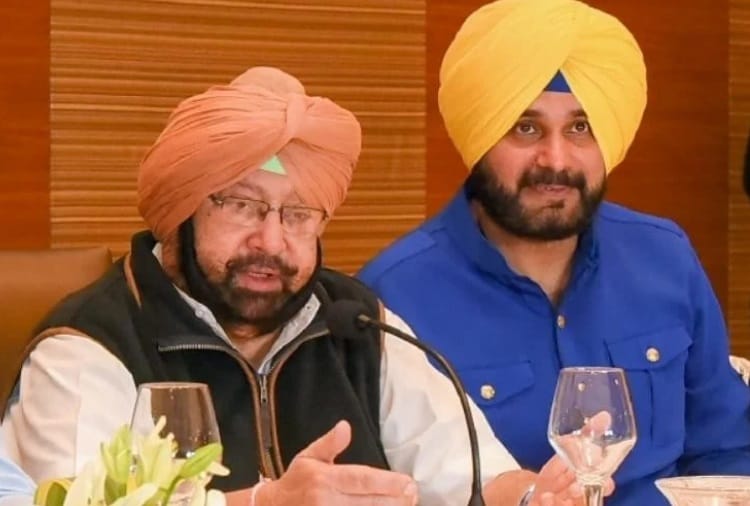 Navjot Sidhu Asked Question to Captain Amarinder Singh on his Promise to Send Parkash Singh Badal to Jail in Tweet  