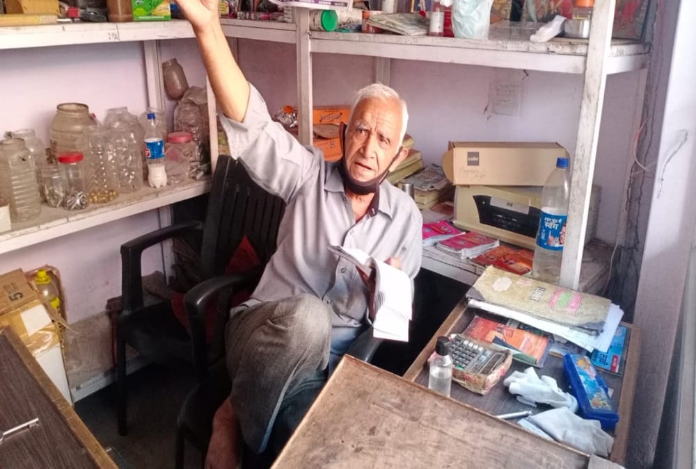 Uttarakhand Coronavirus Oxygen Crisis in Roorkee :  People Crying for not get Oxygen for patient Photos