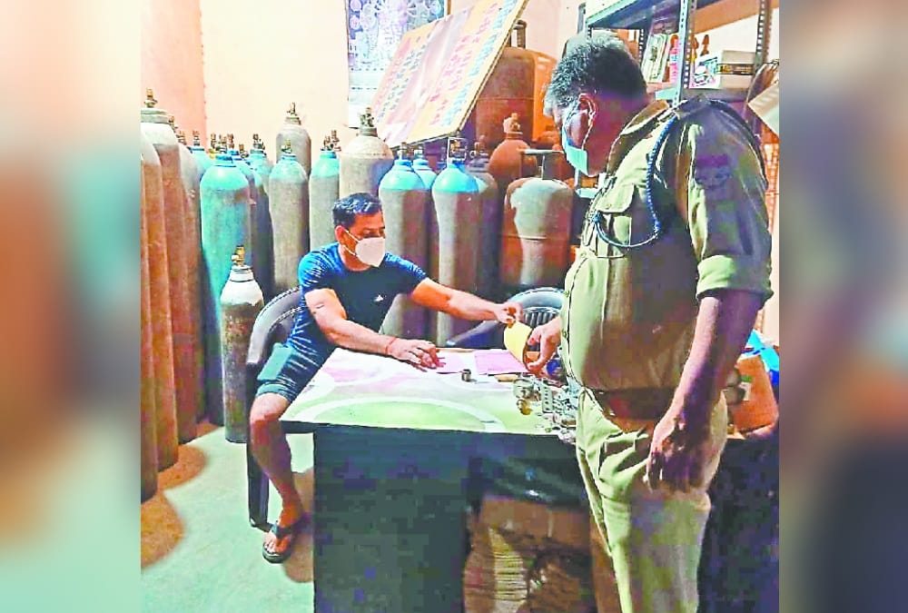 Uttarakhand Coronavirus Oxygen Crisis: People Buying Industrial Oxygen  but this is dangerous for patients