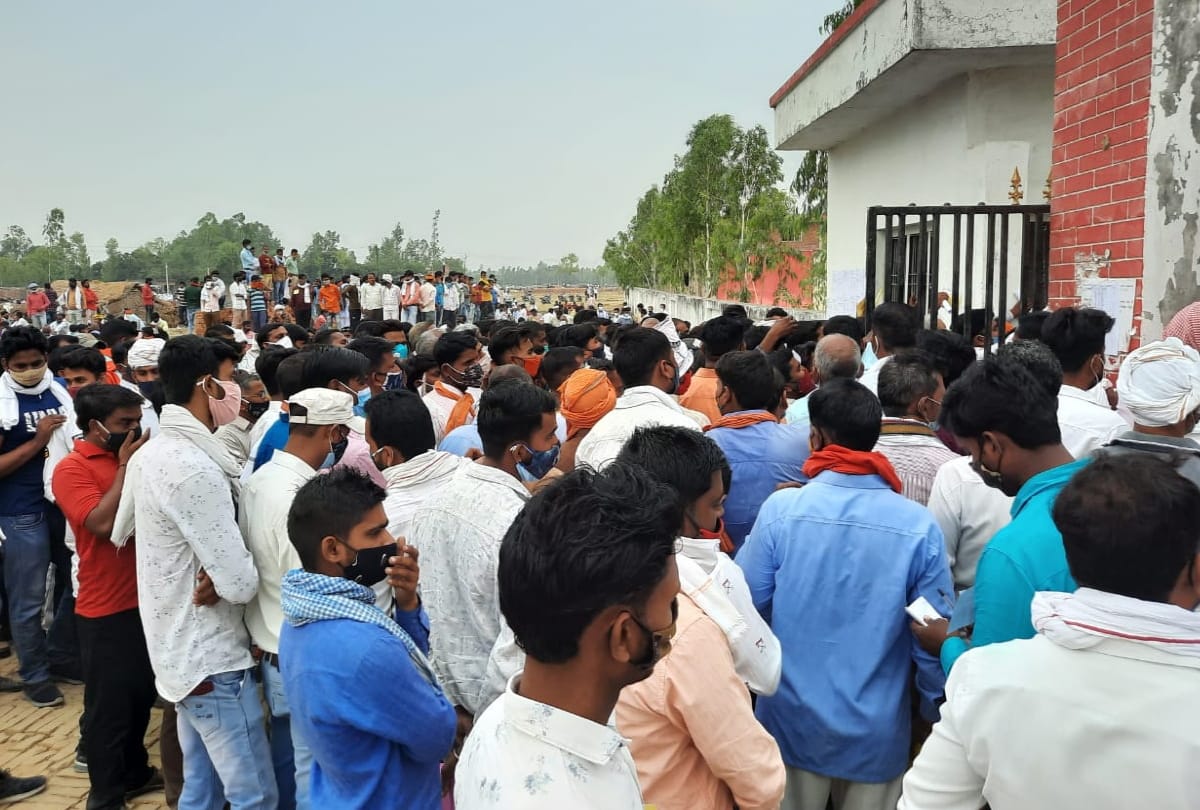 UP gram panchayat election result 2021 no covid protocols being followed see in photos