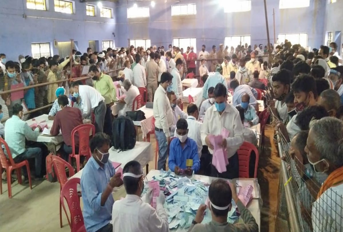 UP gram panchayat election result 2021 no covid protocols being followed see in photos