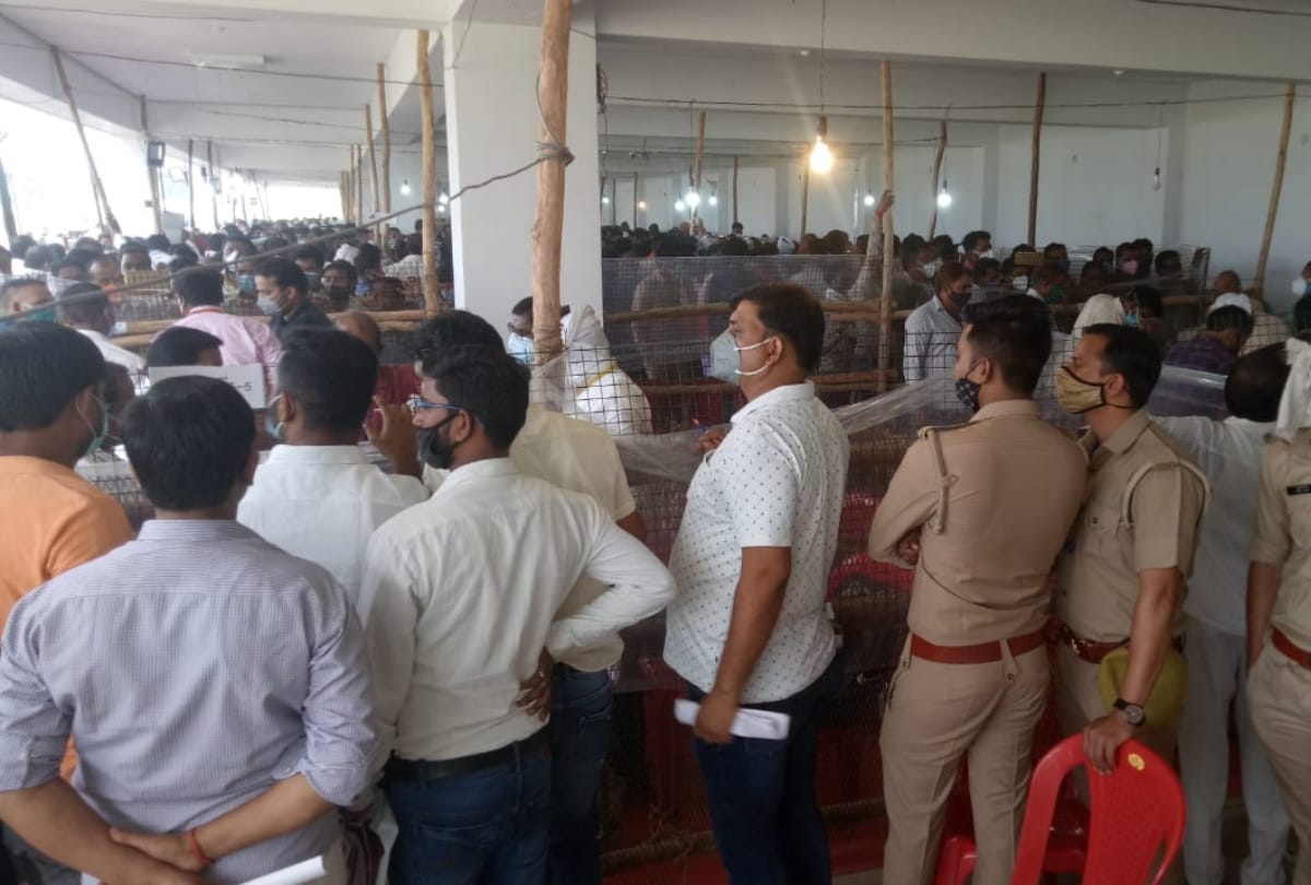 People forgotten Corona in front of election results in Deoria