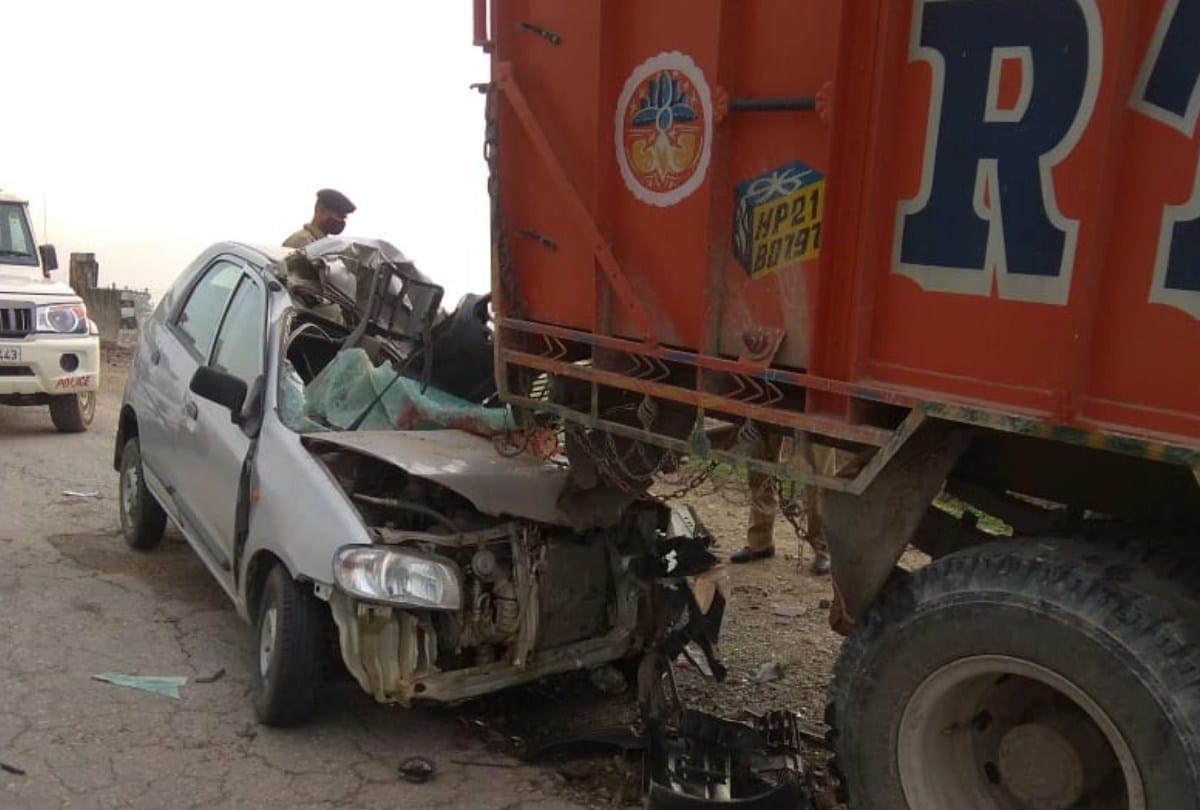 Alto car entered from behind in truck in mandi