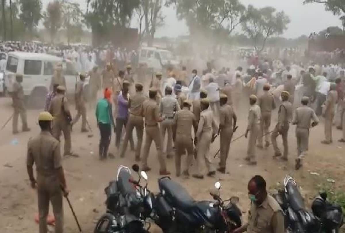 people violating covid guidelines during counting of panchayat election in firozabad