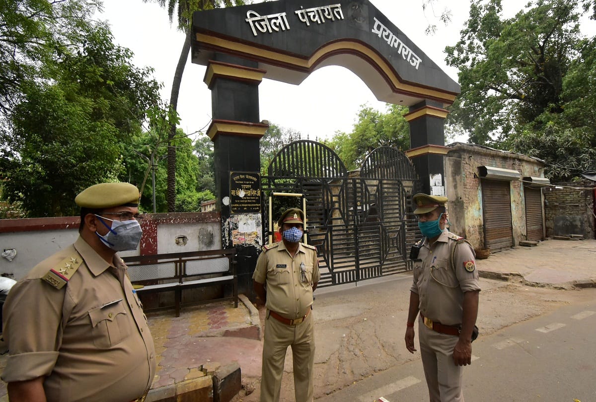 Social distancing blown off, police resorted to lathi-charge then stampede