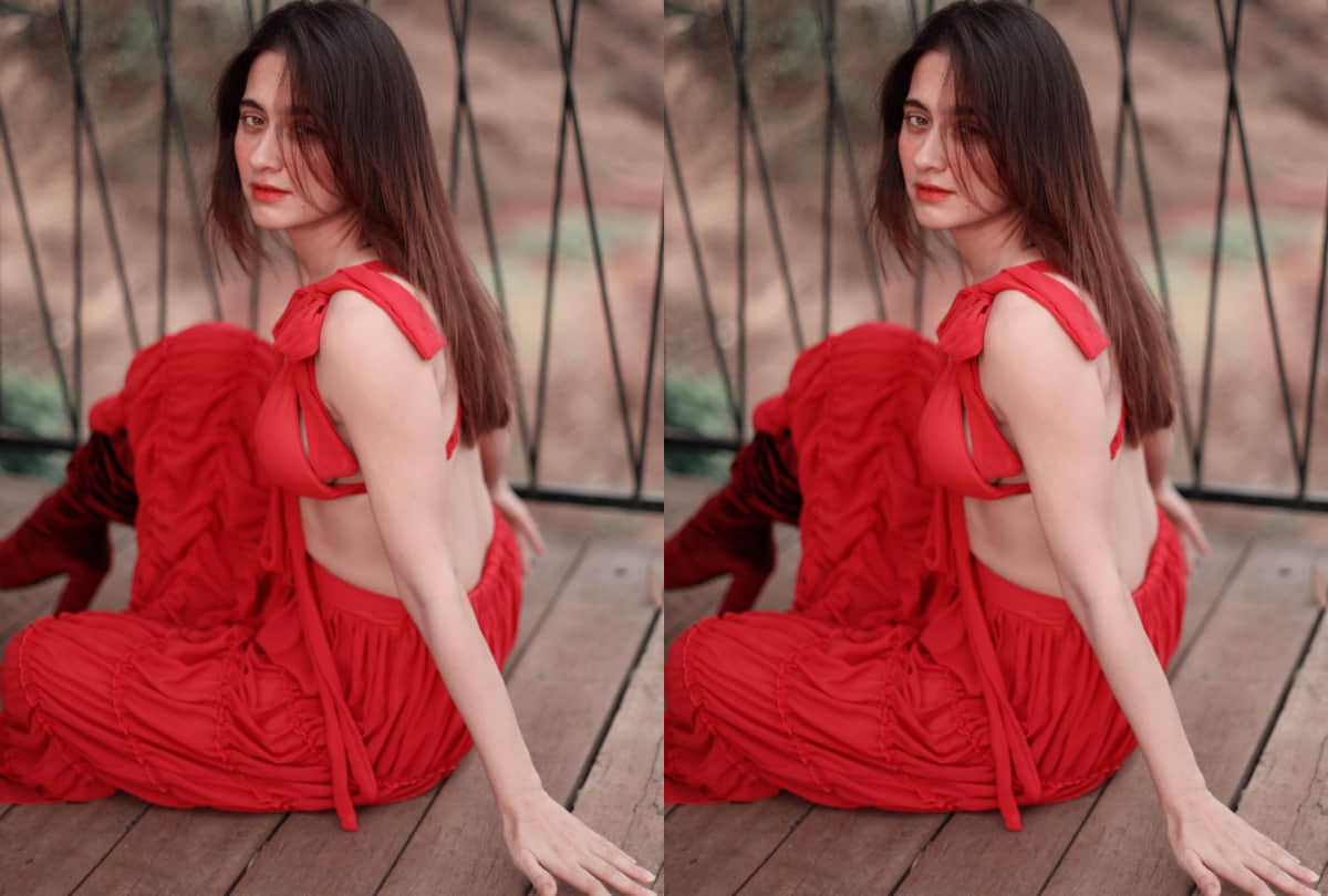 sanjeeda shaikh bold and hot look in red bikini top