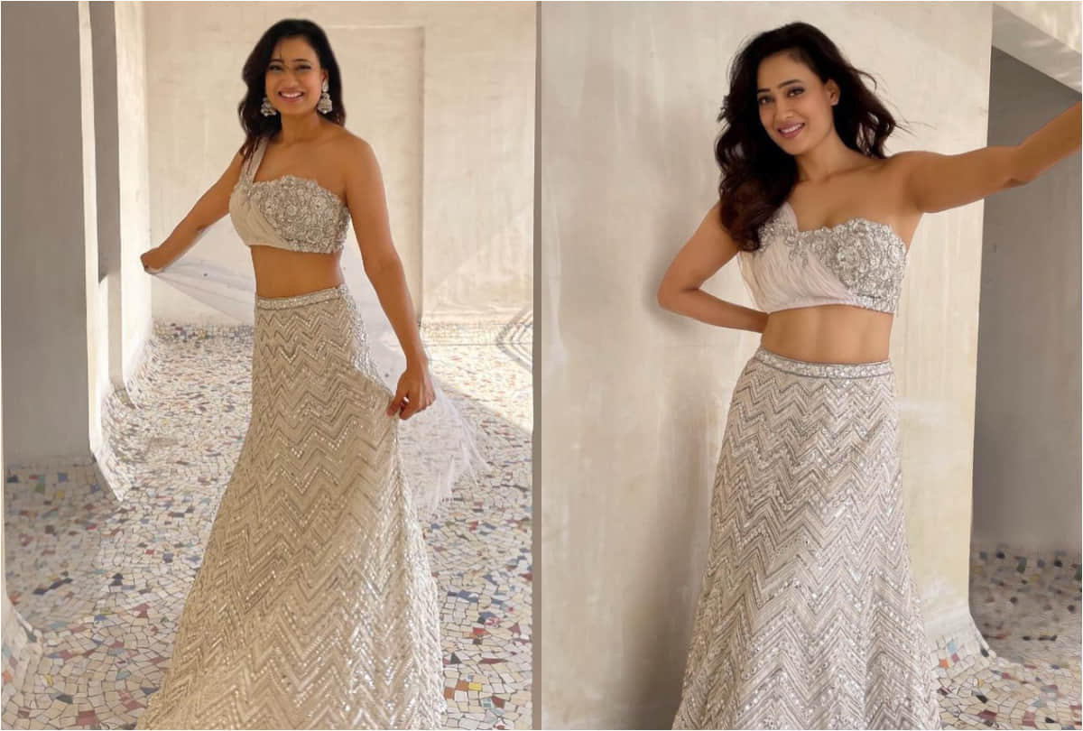 shweta tiwari share photos from capetown in stunning look shows her toned abs