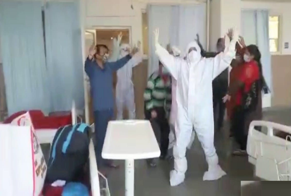 Ladenge Corona Se: Doctors and nurses relieving stress of corona patients by dancing and singing at DDU Hospital, Shimla
