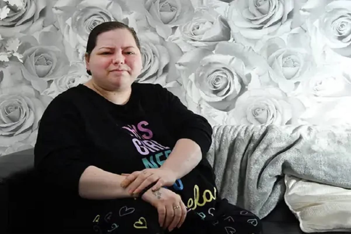 Weird Emma is suffering from emetophobia has been imprisoned at home for 6 years due to fear of vomiting