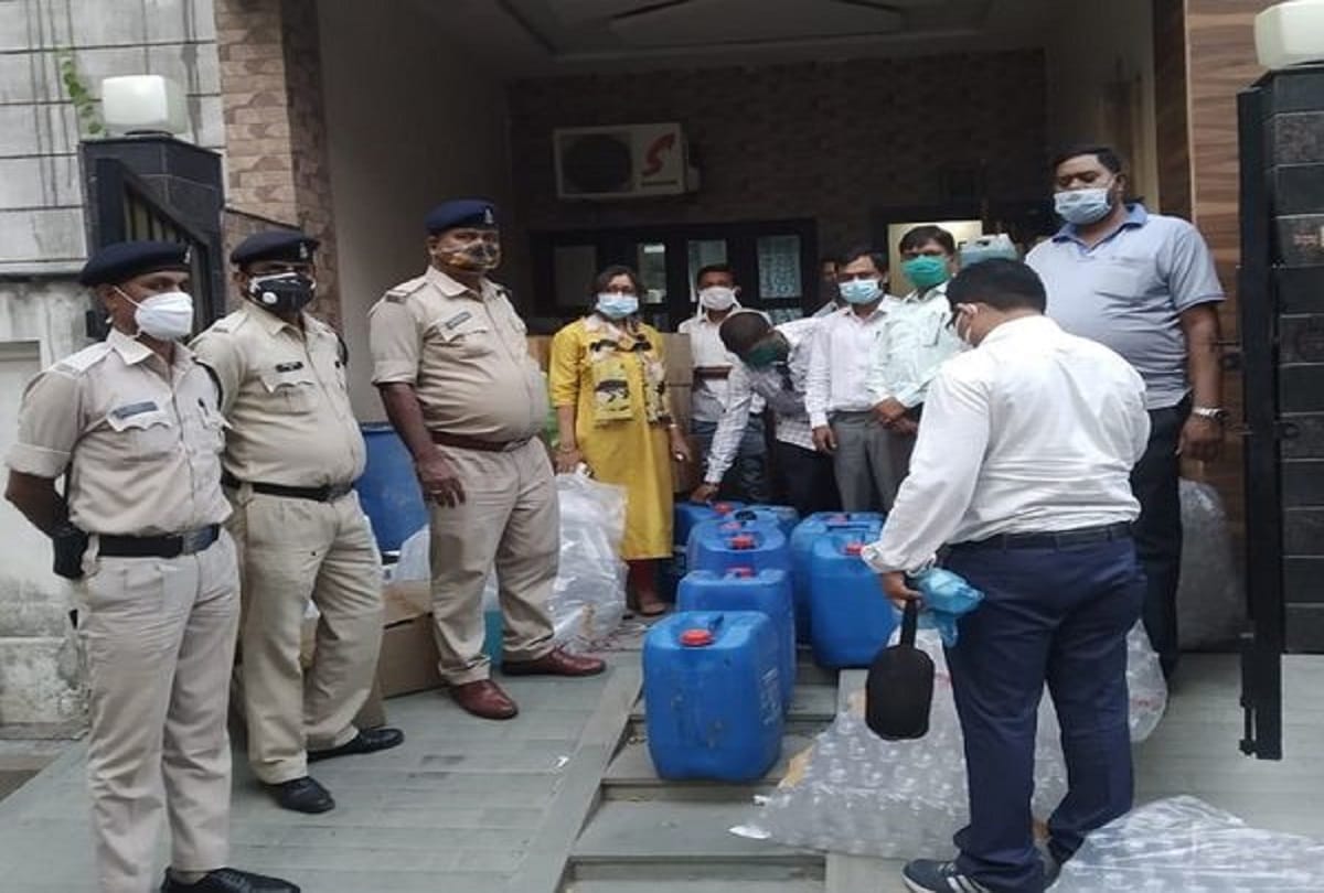 Chhattisgarh: Action of drug department in Raipur Fake sanitizer factory Shailendra Nagar in Raipur, coronavirus