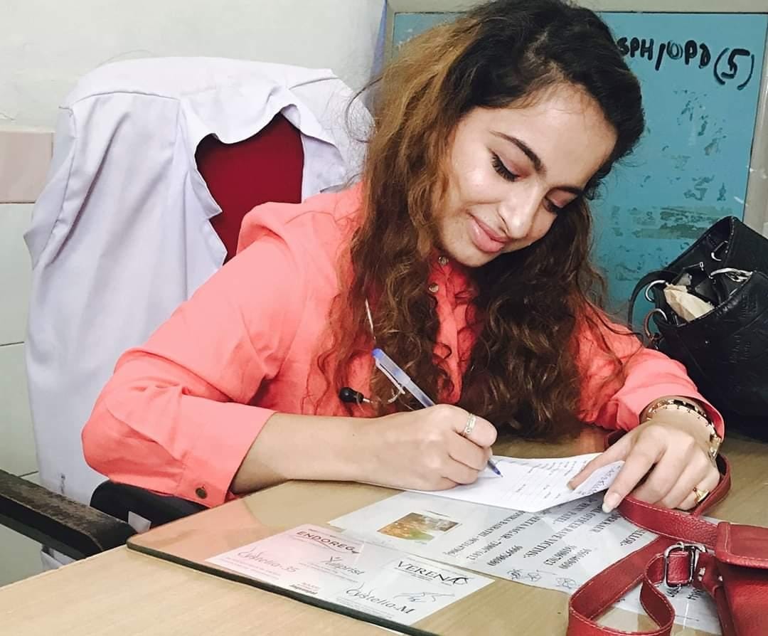 coronavirus in uttarakhand latest news : dehradun girl serve patients in delhi
