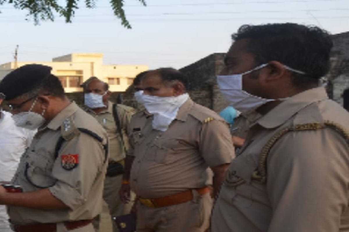 The villagers have attacked on policemen during celebrate of panchayat election win in a village of Muzaffarnagar