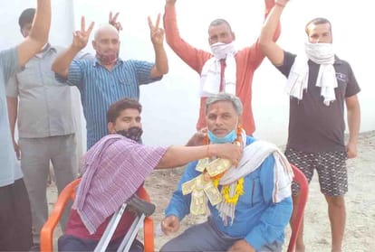 प्रधानी जीतने के बाद रामनारायण