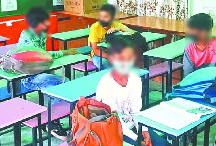 Government school open despite shutdown order in Hoshiarpur of Punjab