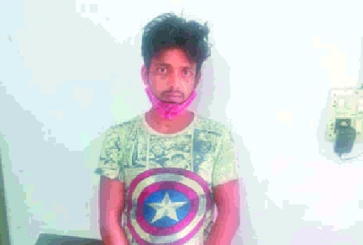 delhi police arrested a man from pul prahladpur who sold oxygen cylinders at rs 50 thousand