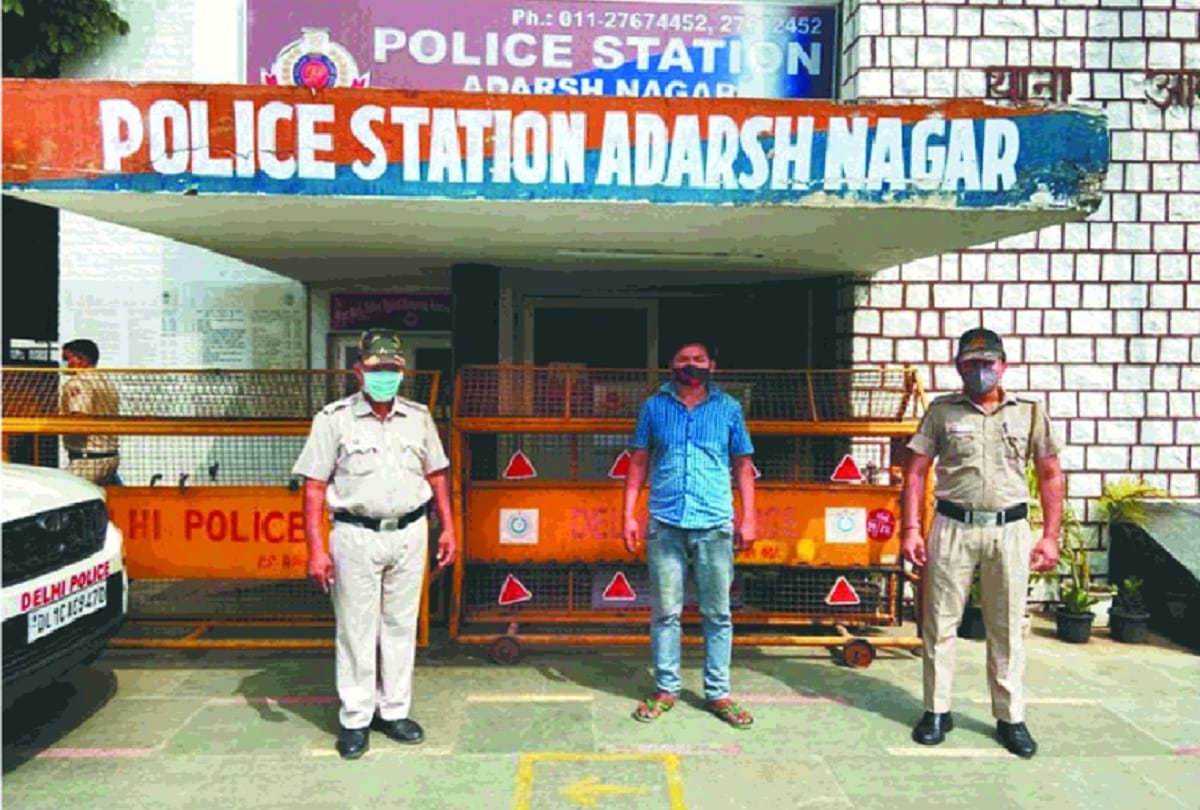 delhi police arrested three man who sold oxygen flow meters on black 10 oxy flow meters recovered