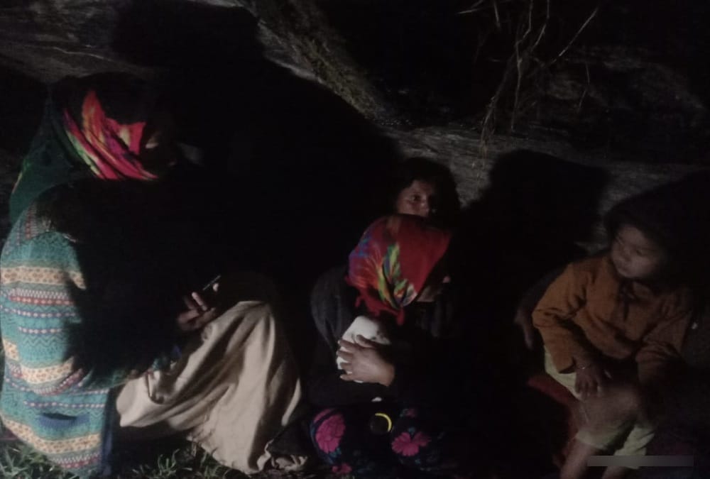 Uttarakhand News: RishiGanga water level rises again due to heavy rain and villagers leaving Home in fear photos