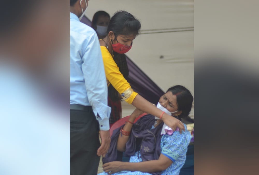 Coronavirus in Uttarakhand: Crowd for Covid test in private Lab in haridwar photos