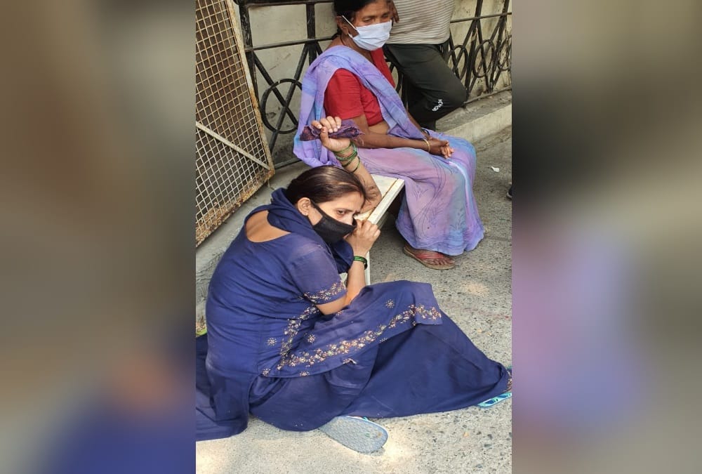 Coronavirus in Uttarakhand: Crowd for Covid test in private Lab in haridwar photos