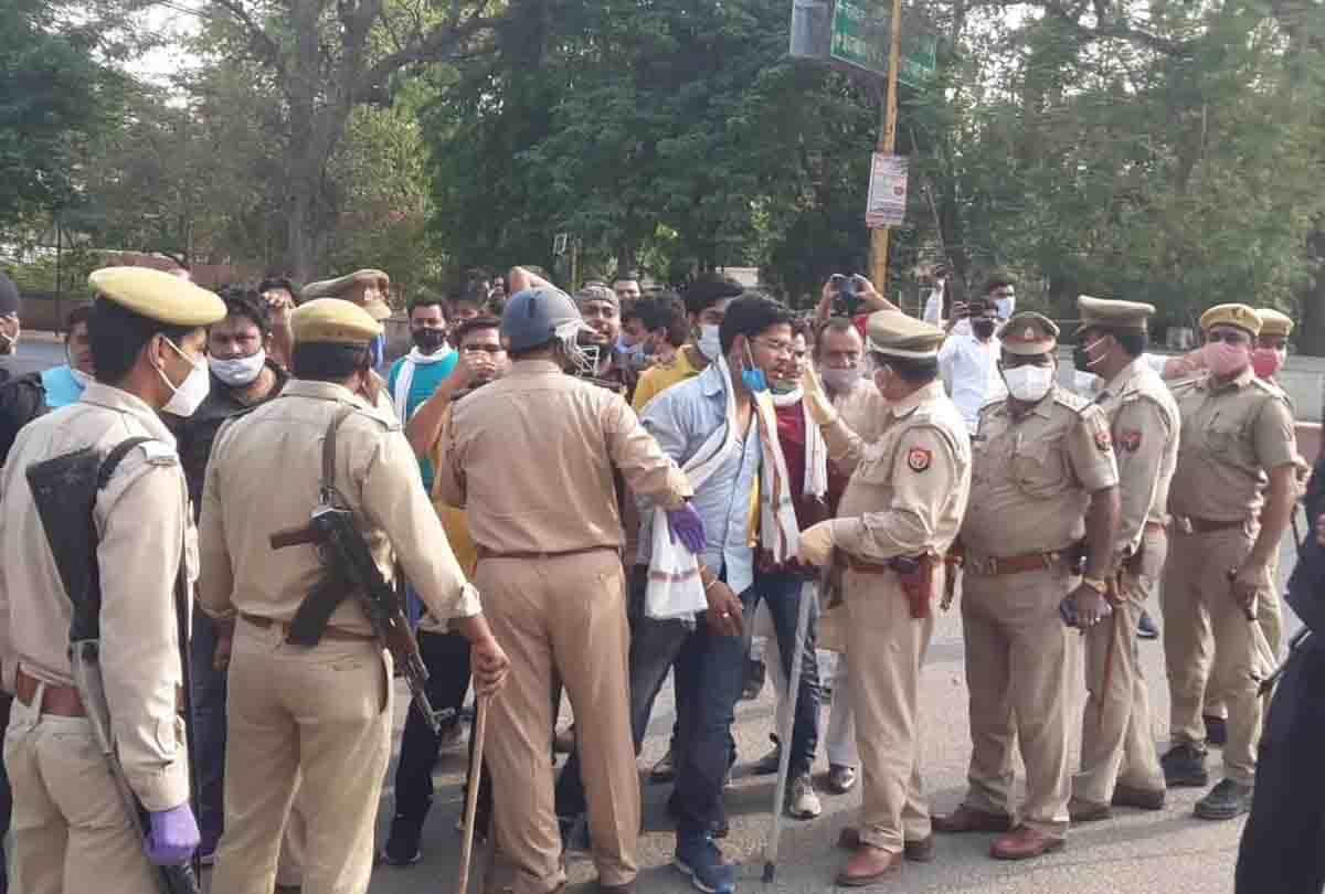 UP Panchayat Election: Police and sp worker scramble outside Etawah DM residence