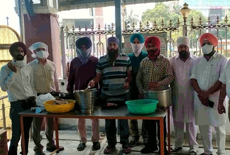An organization provide food to Corona patients in Jalandhar of Punjab