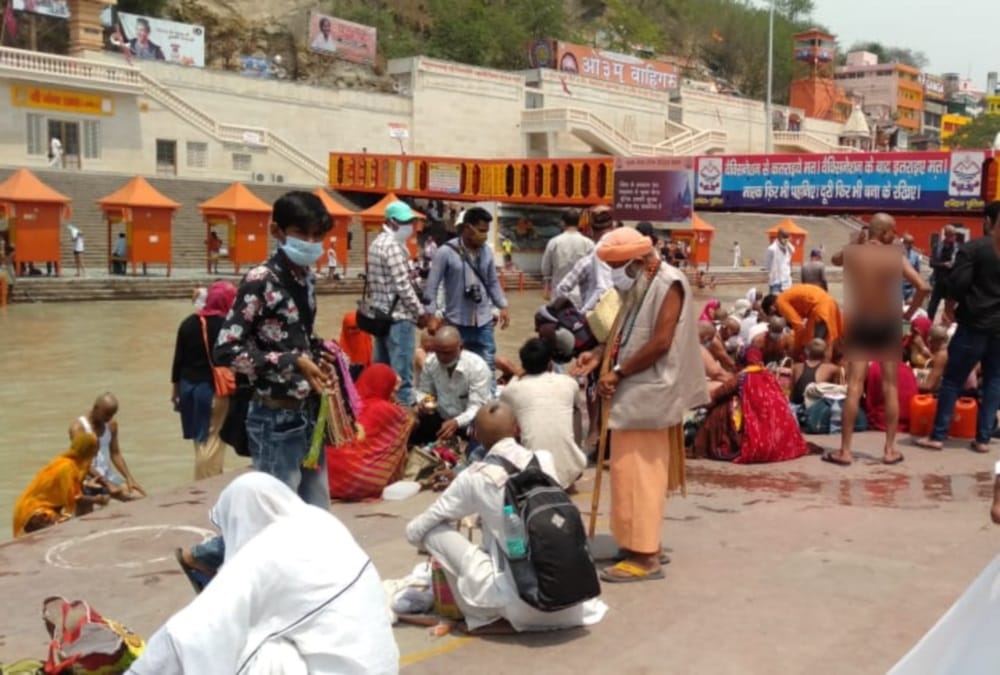 Corona Curfew in Haridwar: Crowd For Ritual And Snan in Har ki pauri photos