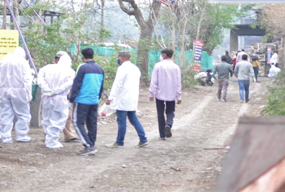 Coronavirus in Uttarakhand News: Three people Dead every hour in dehradun, long line in cremation ground Raipur Photos