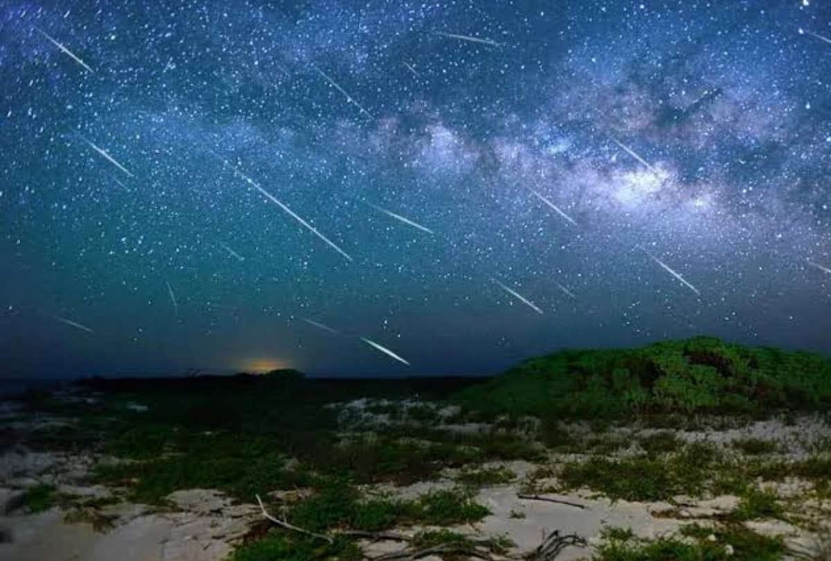 Watch Live Astronomical event today Falling stars from sky meteorite rain