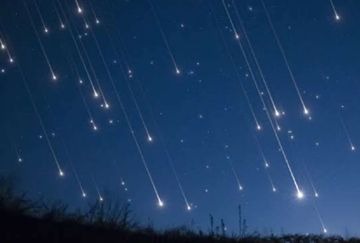 Watch Live Astronomical event today Falling stars from sky meteorite rain